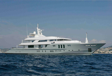 Luxusyacht auf dem Wasser