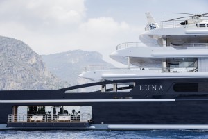 Luxusyacht Luna von Außen Detail