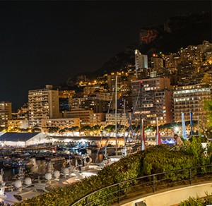 Monaco Yachtshow 2014 Knochen auf Berg bei Nacht